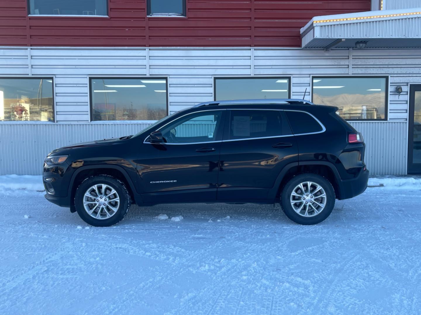 2019 Black /charcoal cloth Jeep Cherokee Latitude 4WD (1C4PJMCB9KD) with an 2.4L L4 DOHC 16V engine, 9A transmission, located at 1960 Industrial Drive, Wasilla, 99654, (907) 274-2277, 61.573475, -149.400146 - Photo#0